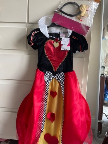Bnwt disney queen - disney, hearts